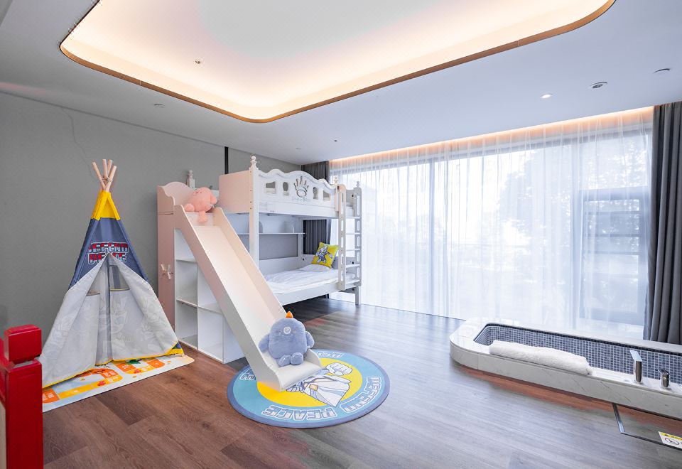 行政温泉亲子四床房（带上下铺）