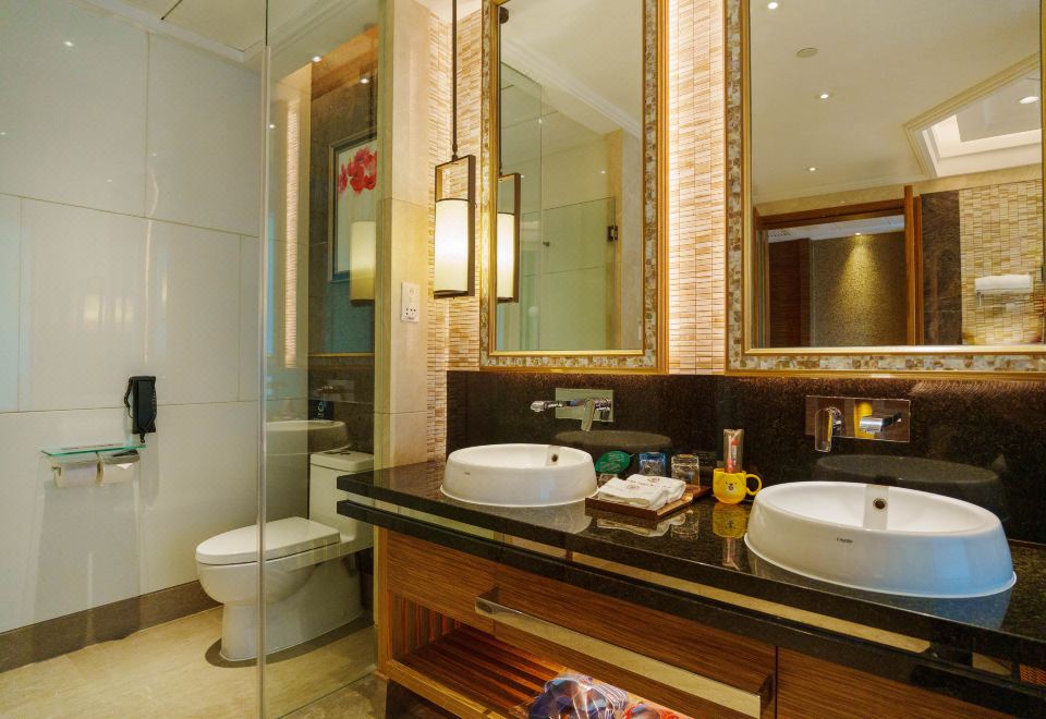 Regal Palace Hot Spring Hotel GuangzhouElegant Queen Room