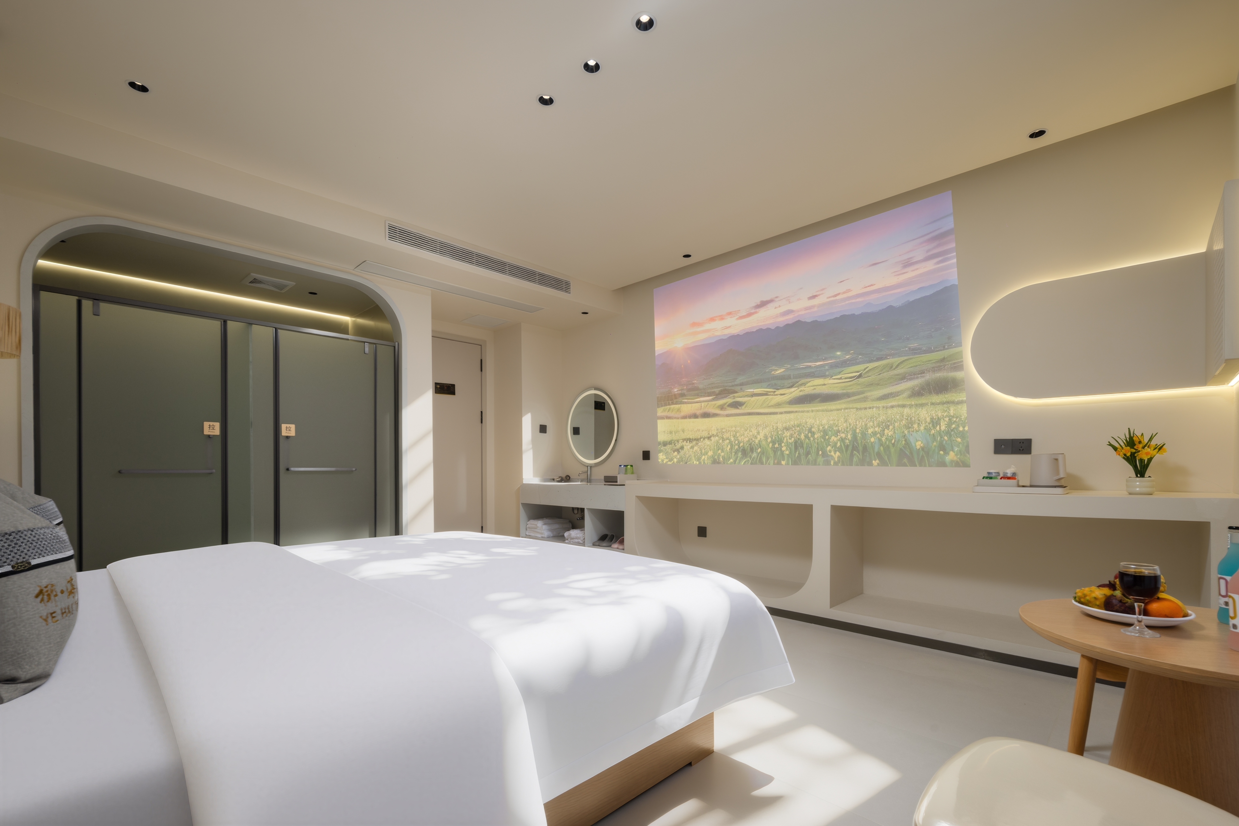 椰景屿境丨窗落地豪华大床房[AI智控-多功能台]