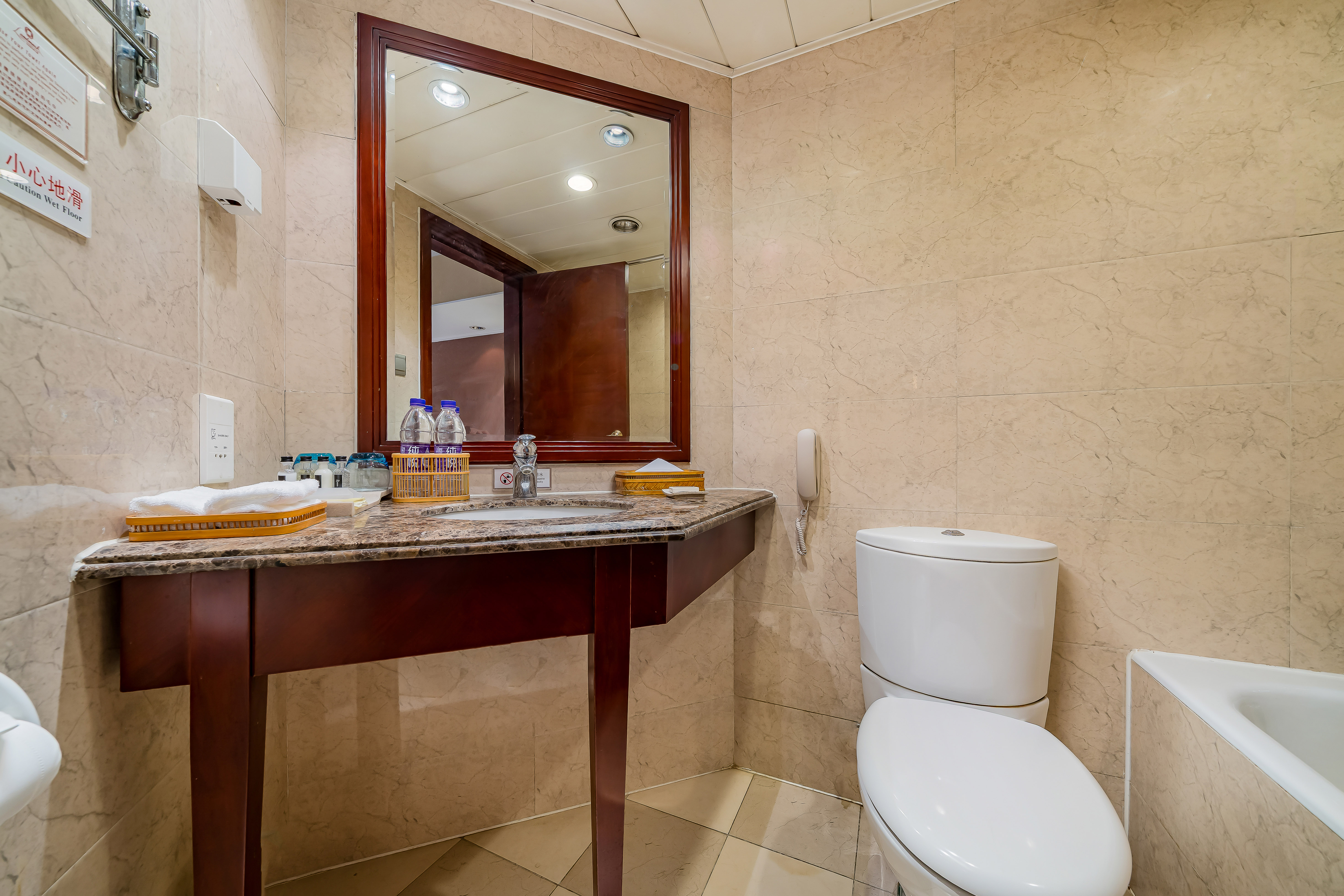 亮馬景觀家庭套房（舒適沙發區+深睡枕）