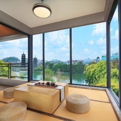 喀斯特千峯環城雙卧雙衞套房 （賞醉美晚霞+獨立全景榻榻米室+觀景浴缸） 灕江泊隱酒店（桂林兩江四湖象山景區店）優惠