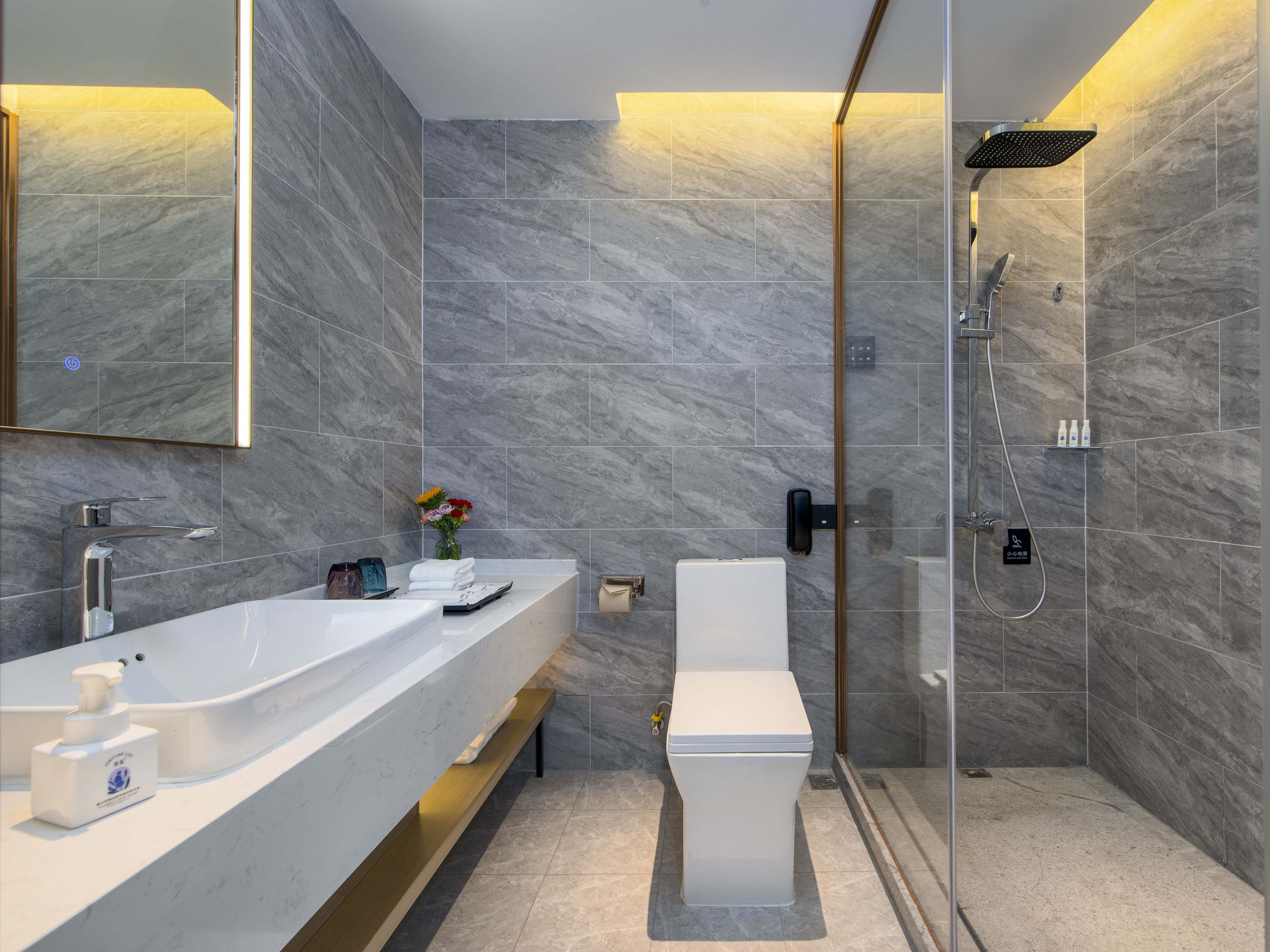 Lavande Hotel (Tianjin Zhongxin Ecological City Jijing Tiandi Branch)豪华套房（慕思品牌床垫+电视投屏+城市街景+小冰箱）