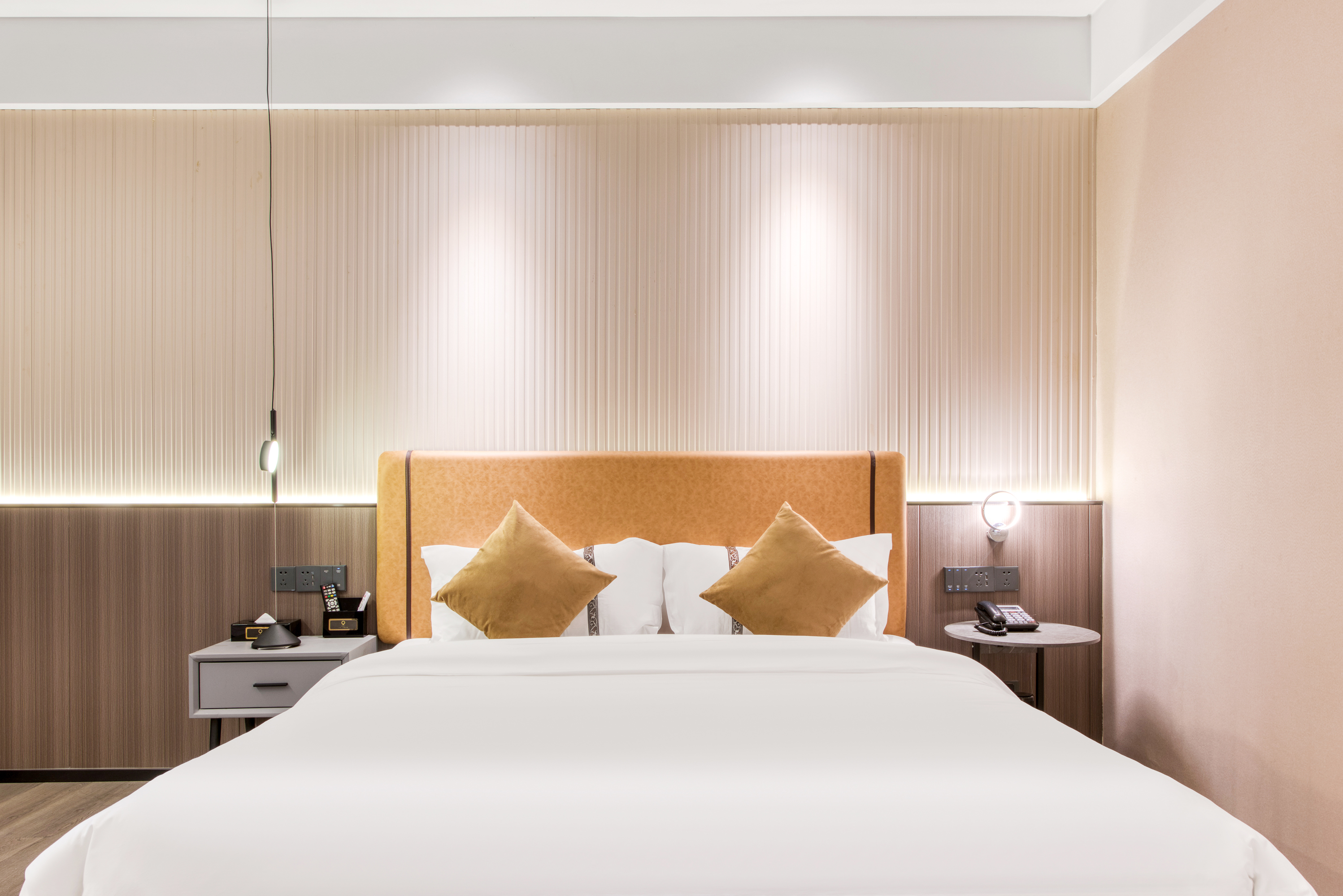 橙静豪华大床房