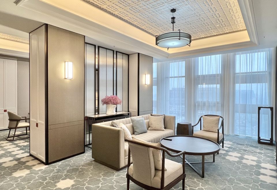 至尊景观套房（超大会客厅+胶囊Coffee机+戴森吹风机+主客双衞浴）