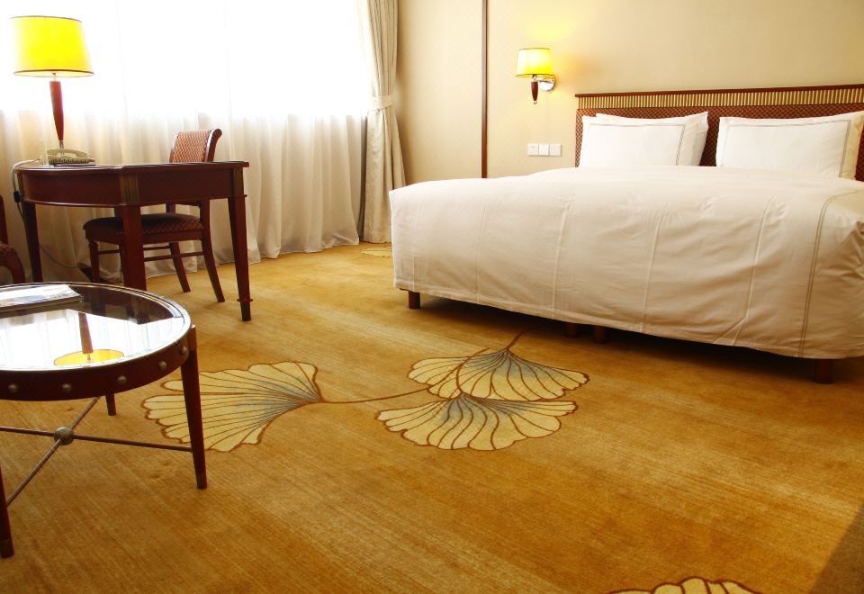 Jianguo Garden Hotel BeijingDeluxe Queen Room