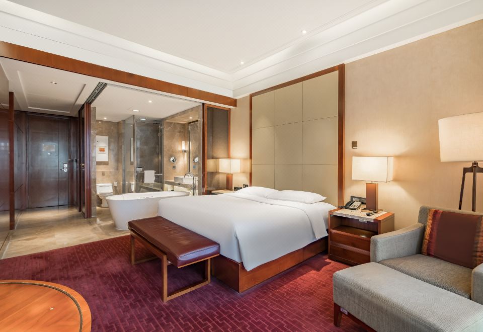 燕山景观大床房（明窗观景+私享浴缸+氛围落地灯）