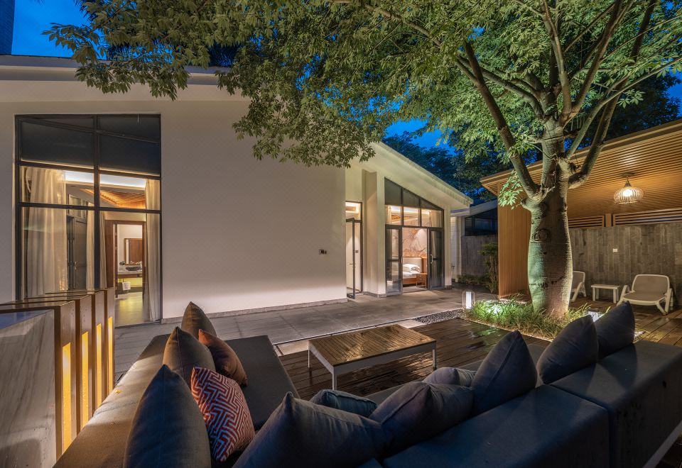 泉悦7号?花园美景两房别墅&高档家俱配套&超大私汤泡池