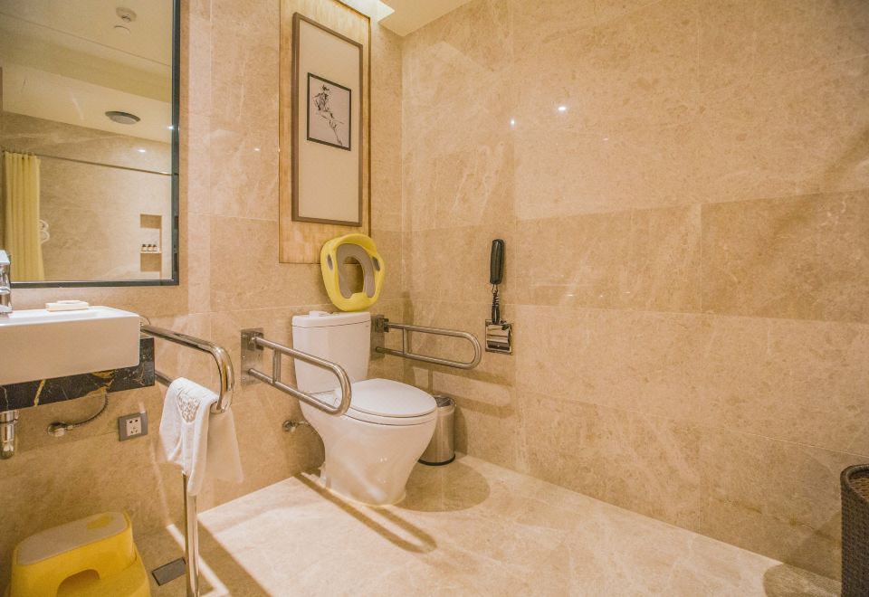 高级家庭房（两房连通+南湖美景）