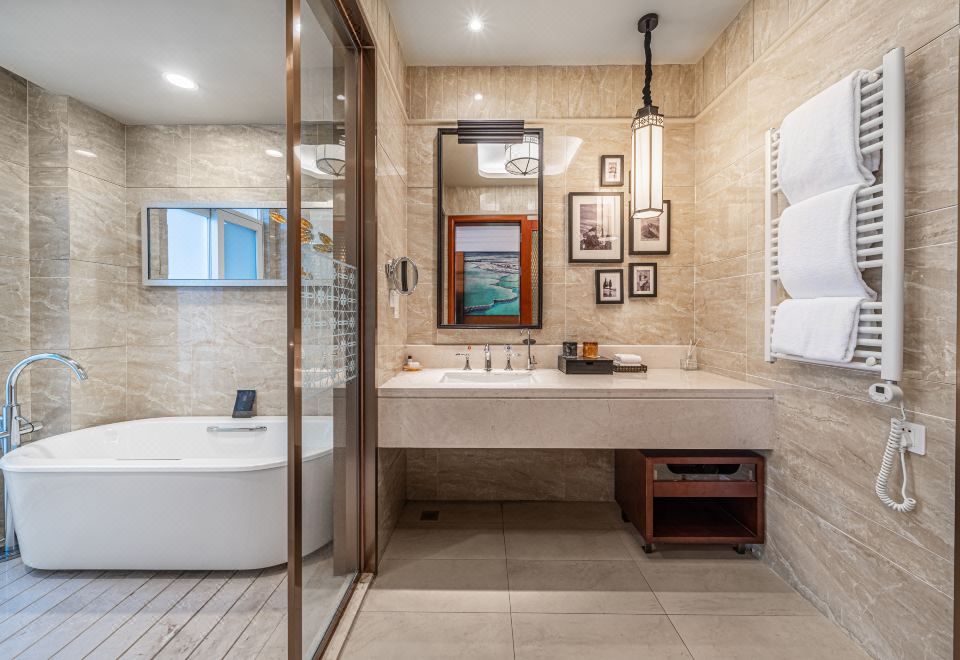 豪華温泉大床房丨湖景丨獨立泡池丨艾草+生薑葯浴包