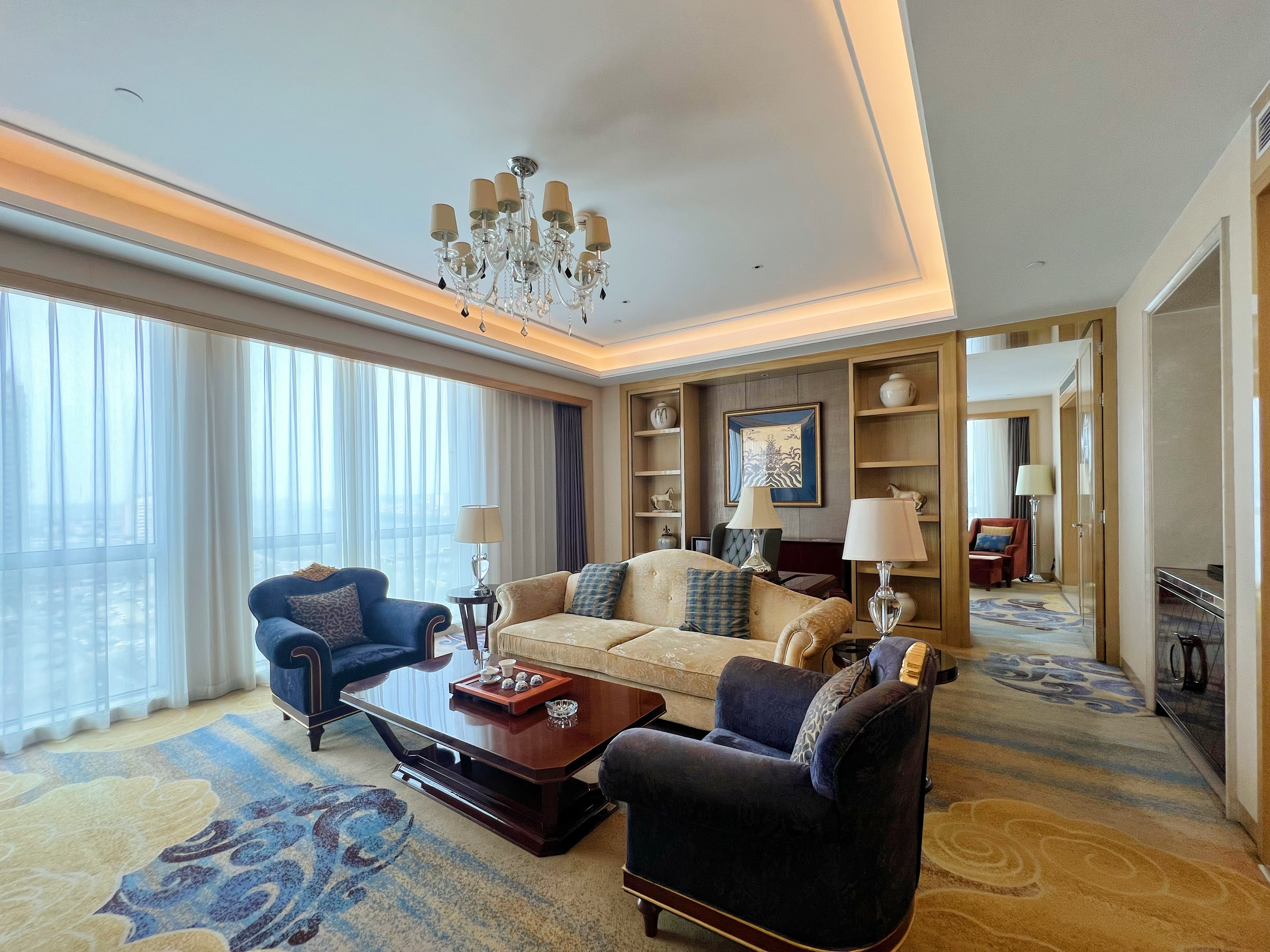 豪华套房（会客区+衣帽间+双衞）