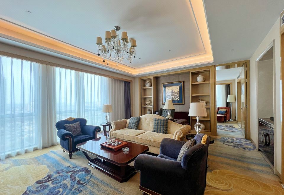 豪華套房（會客區+衣帽間+雙衞）