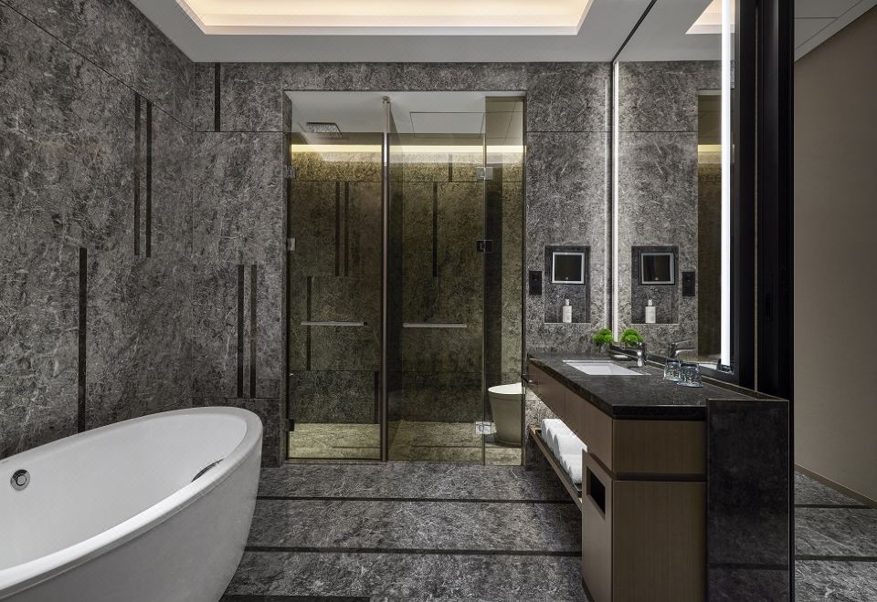 小小调酒师空中大床房+狮鹫玩偶