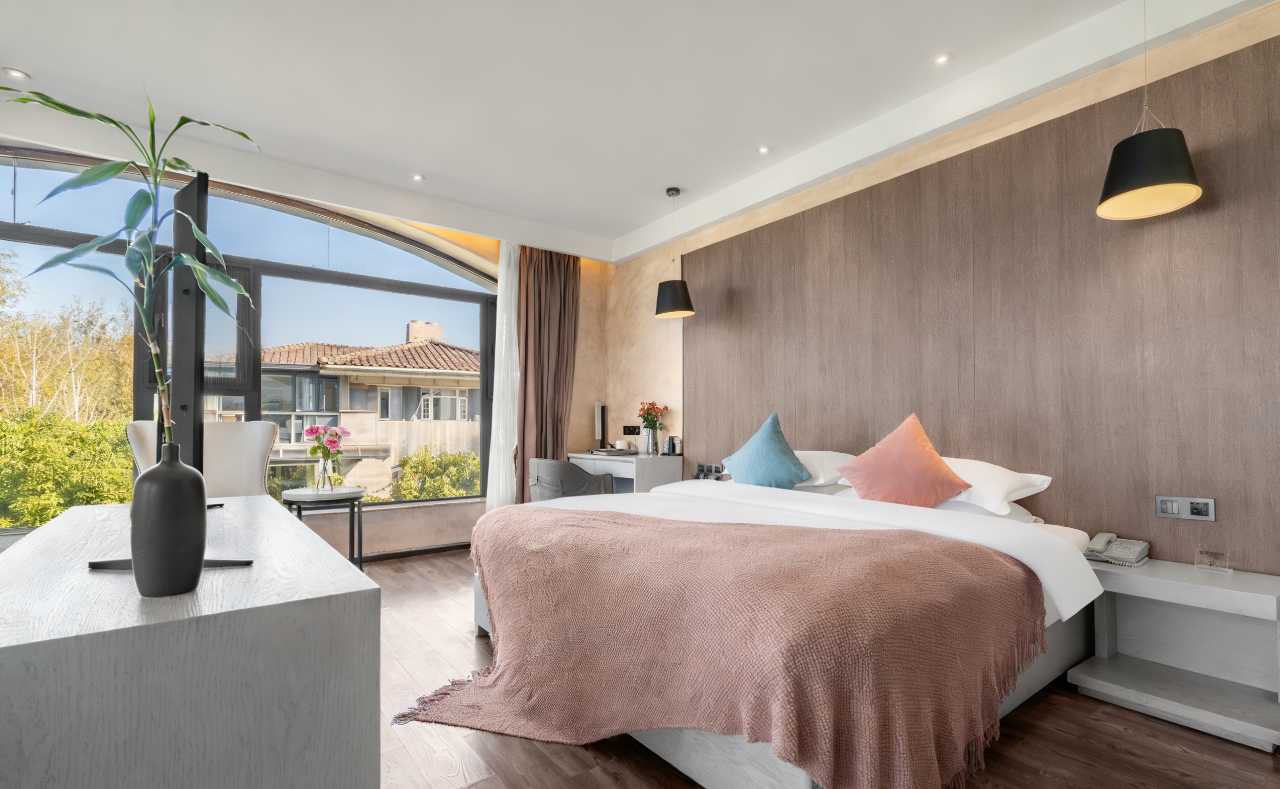 豪华滇池观景全落地窗浴缸大床房【直观滇池.躺看日落