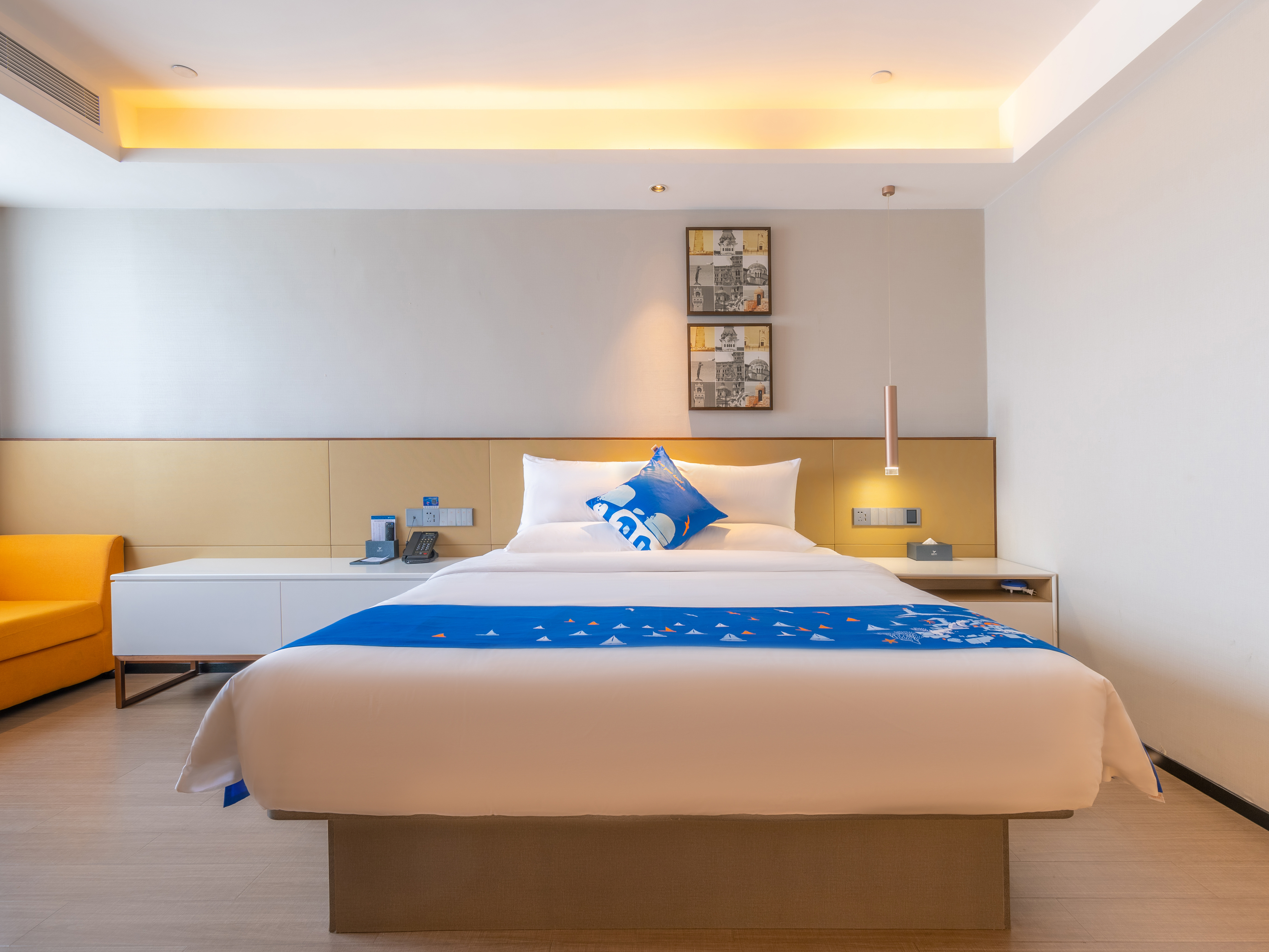 家庭房（两房三床+私人空间亲子娱乐互动）