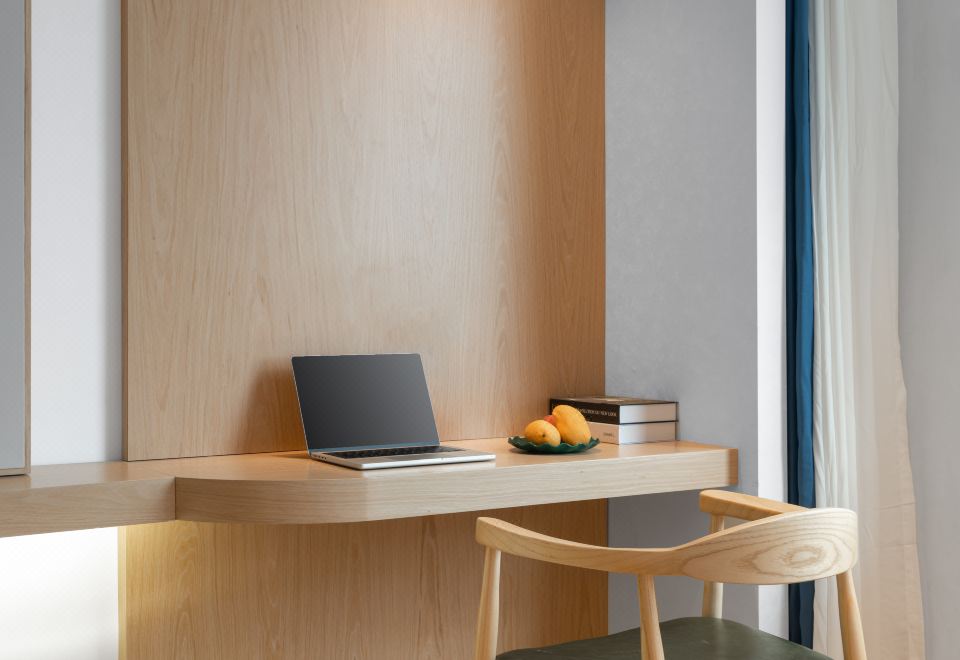 Memory Family Friendly Smart Room (Bathtub, Tv)