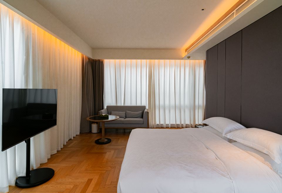 花园阳台大床房