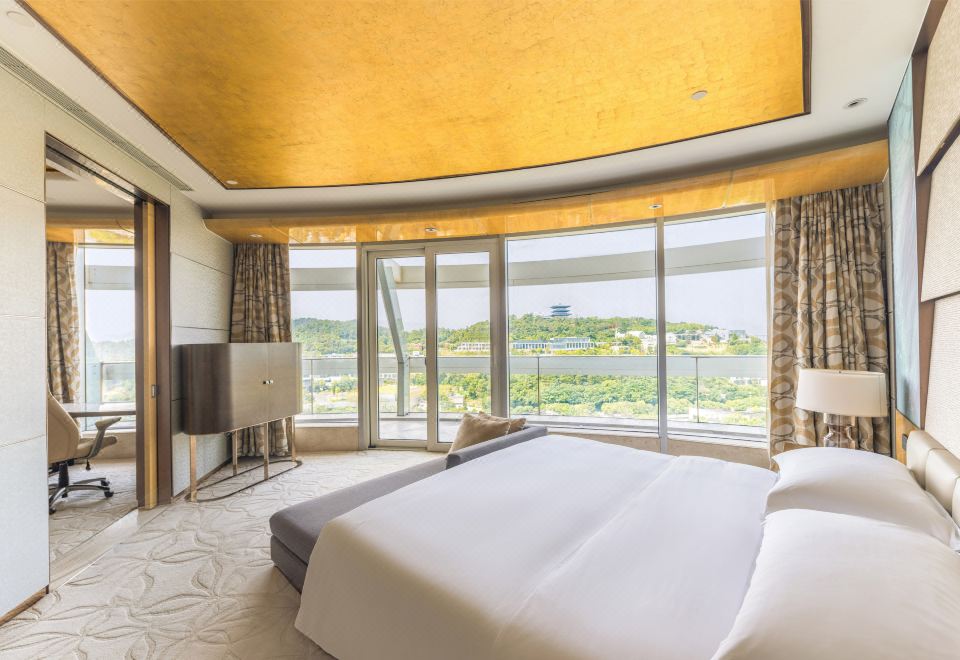 温泉谧境·270°高空太湖内湖景观四人间连通双卧套房