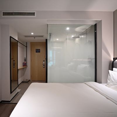 高級大床房（智能投屏+記憶枕） 康鉑酒店（上海徐家匯體育場地鐵站店）優惠