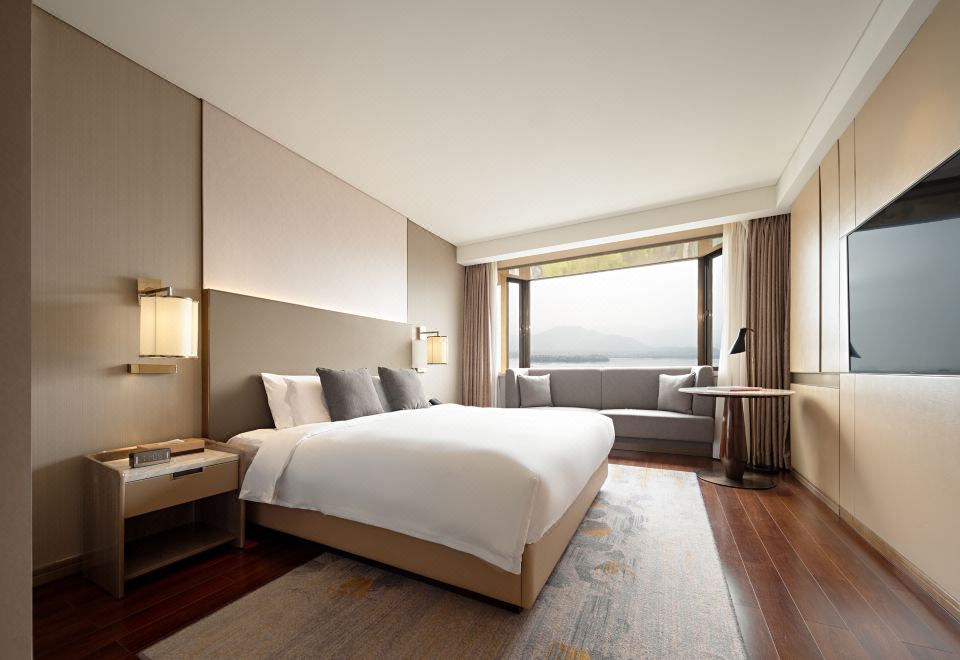 Friendship Hotel Hangzhou180° Full Lake View Executive Double Bed Room
