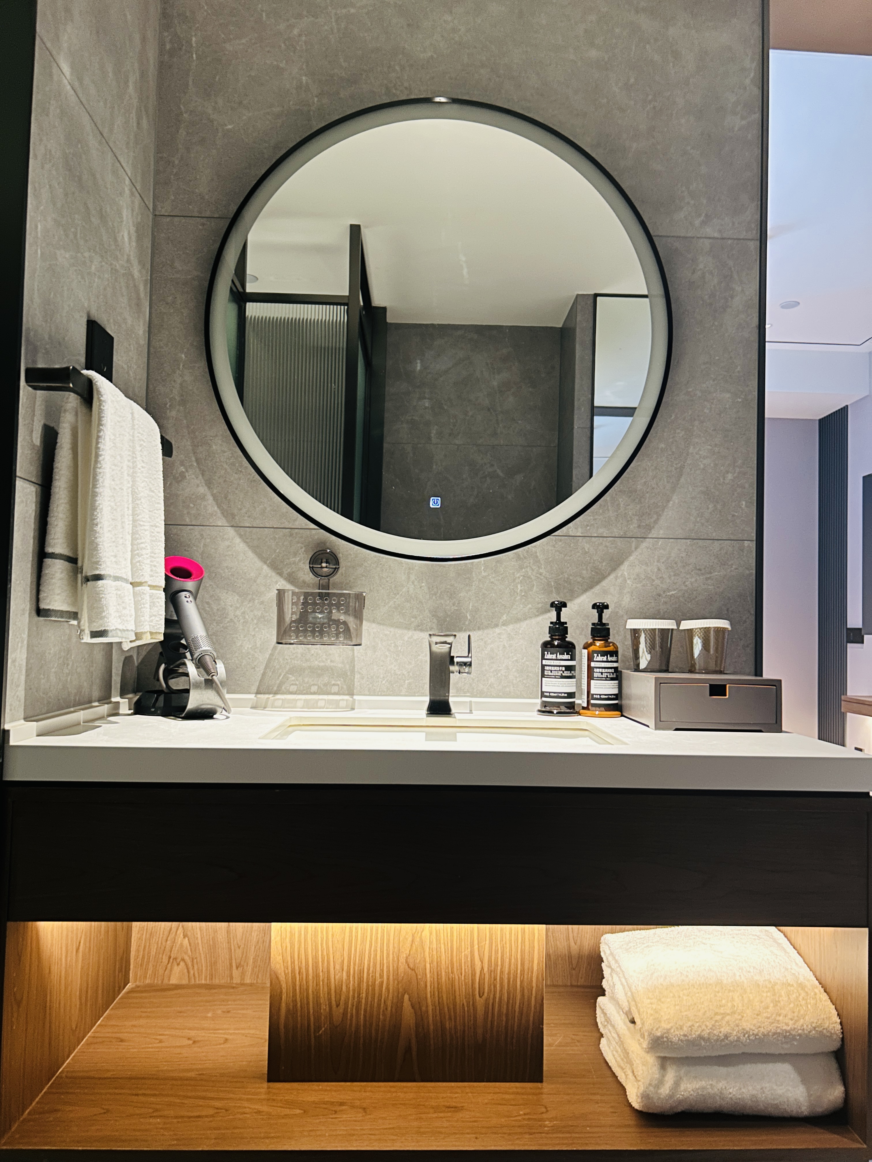 豪华大床房 （皮爷胶囊Coffee机+智能客控+丝涟床垫）