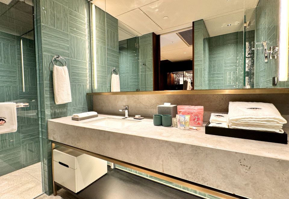 樱桃小丸子豪华大床房（小童游乐+Coffee机+Minibar）