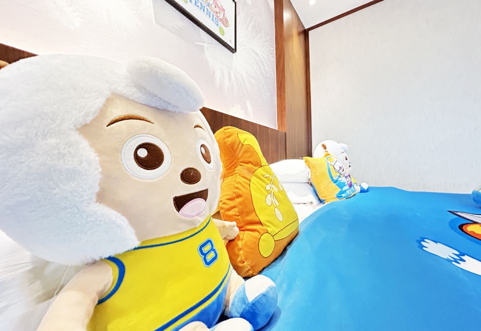 Baihualin Hot Spring Valley HotelPleasant Goat And Big Big Wolf Theme Family Double Bed Room