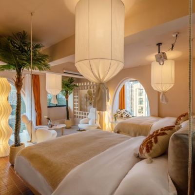 三秋·高空城景+江景雙床房洗衣機投影儀冰箱 山水間江景設計師民宿（解放碑洪崖洞店）優惠