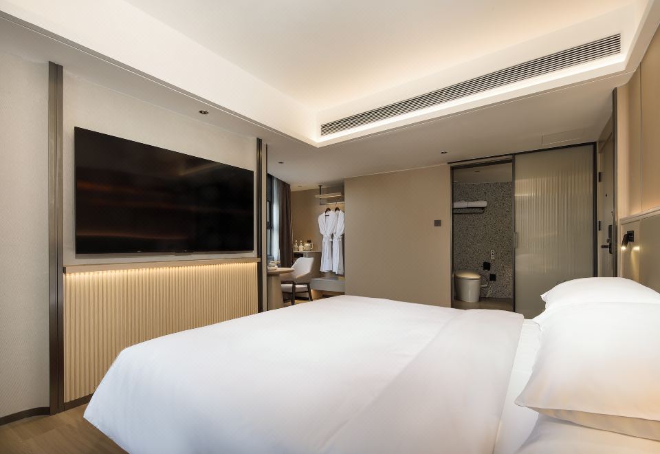 湖畔双塔逸静大床房（全屋语音智控+65寸高清投屏电视）