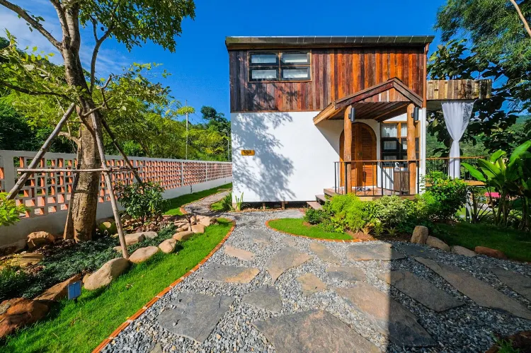 Art Duplex Wooden House