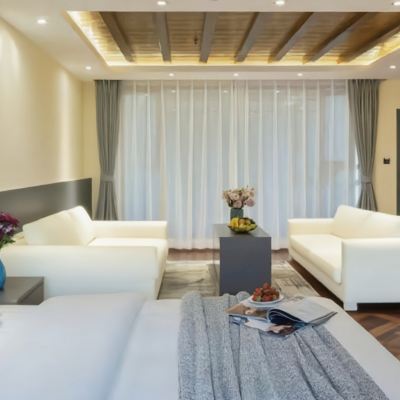 古韻今風·陽光大床房【全屋定製實木傢俱+洗護用品】 花築奢·麗江古城沁湖軒湖景花園客棧優惠