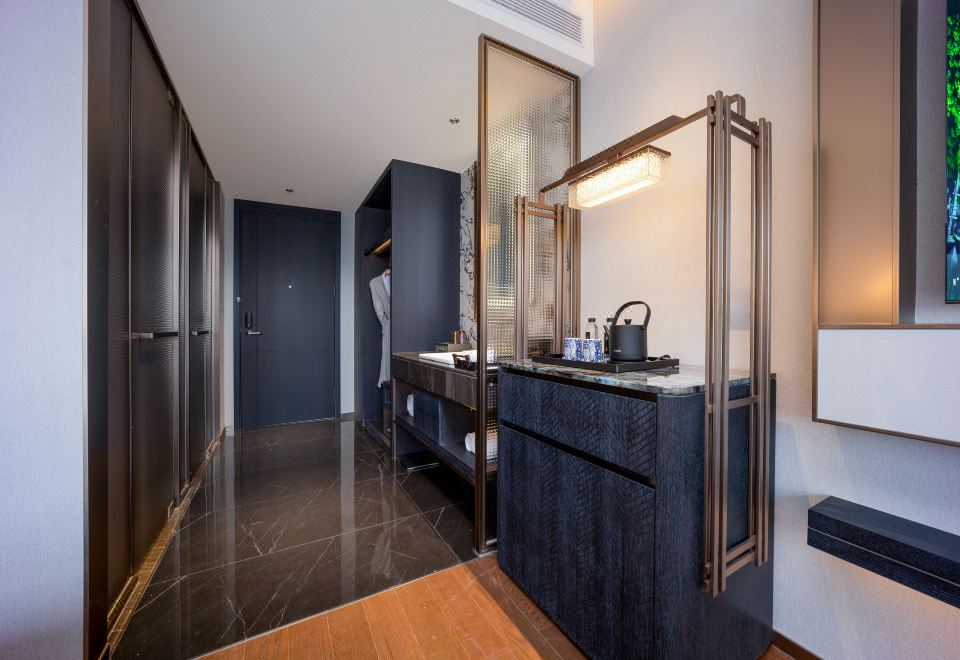 阳光大床房（明亮视野+智能客控+Mini Bar）