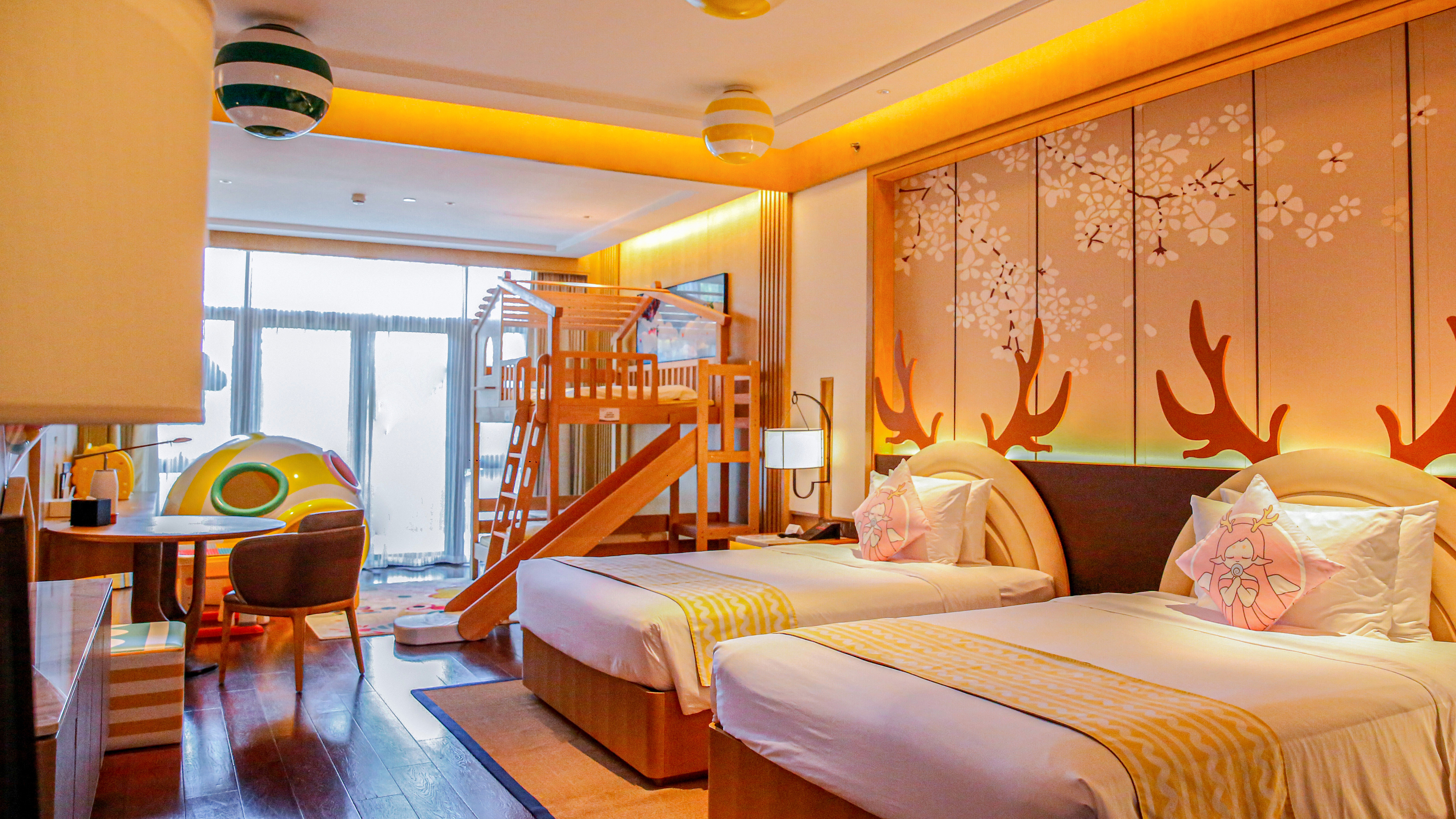 糖果飞屋主题上下铺滑梯房