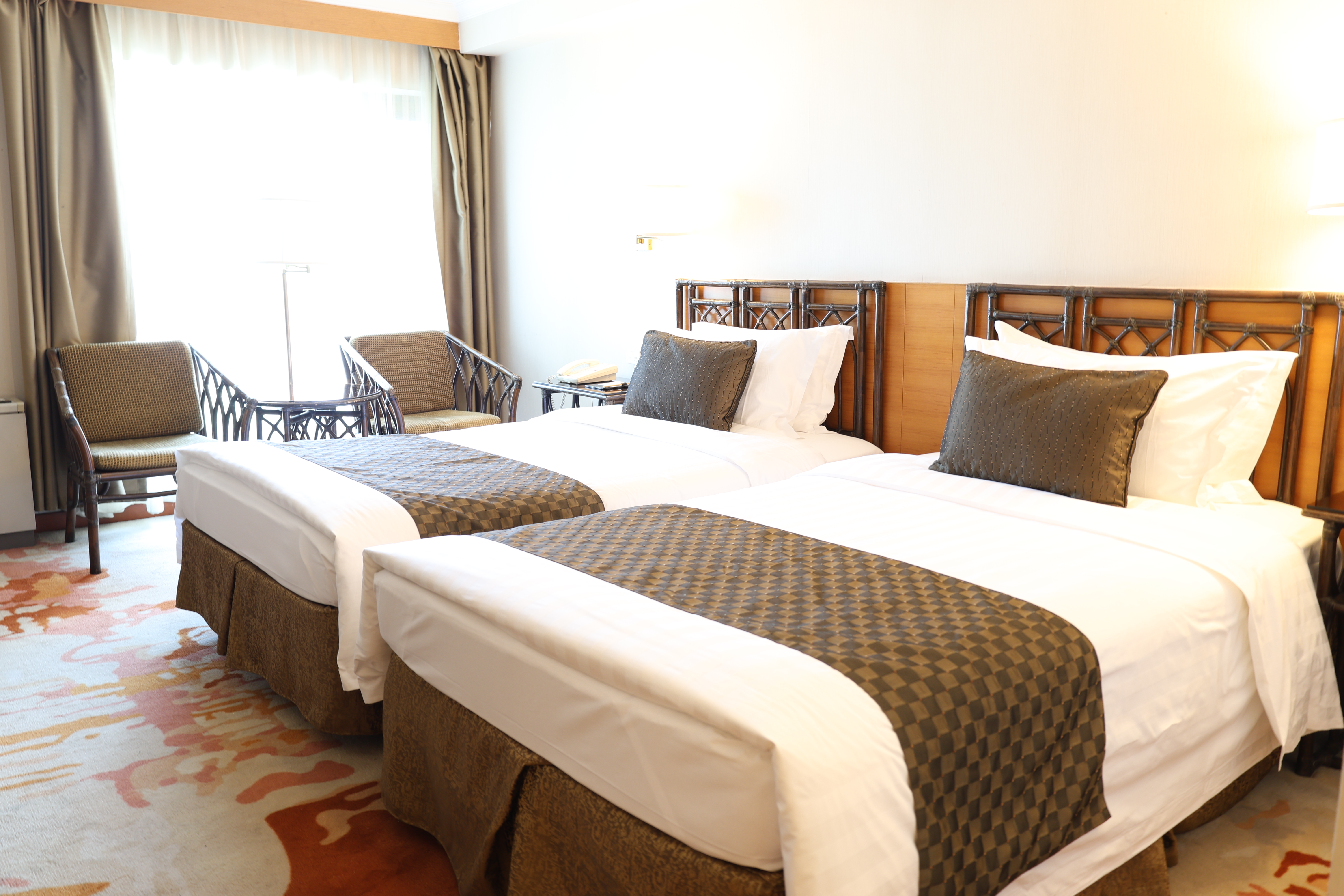 商务湖景双床房