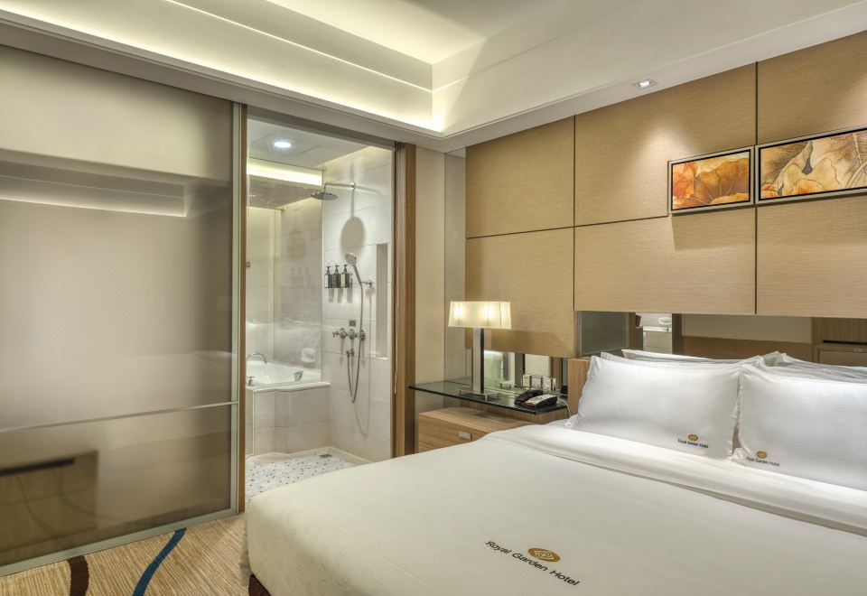 行政园景大床房