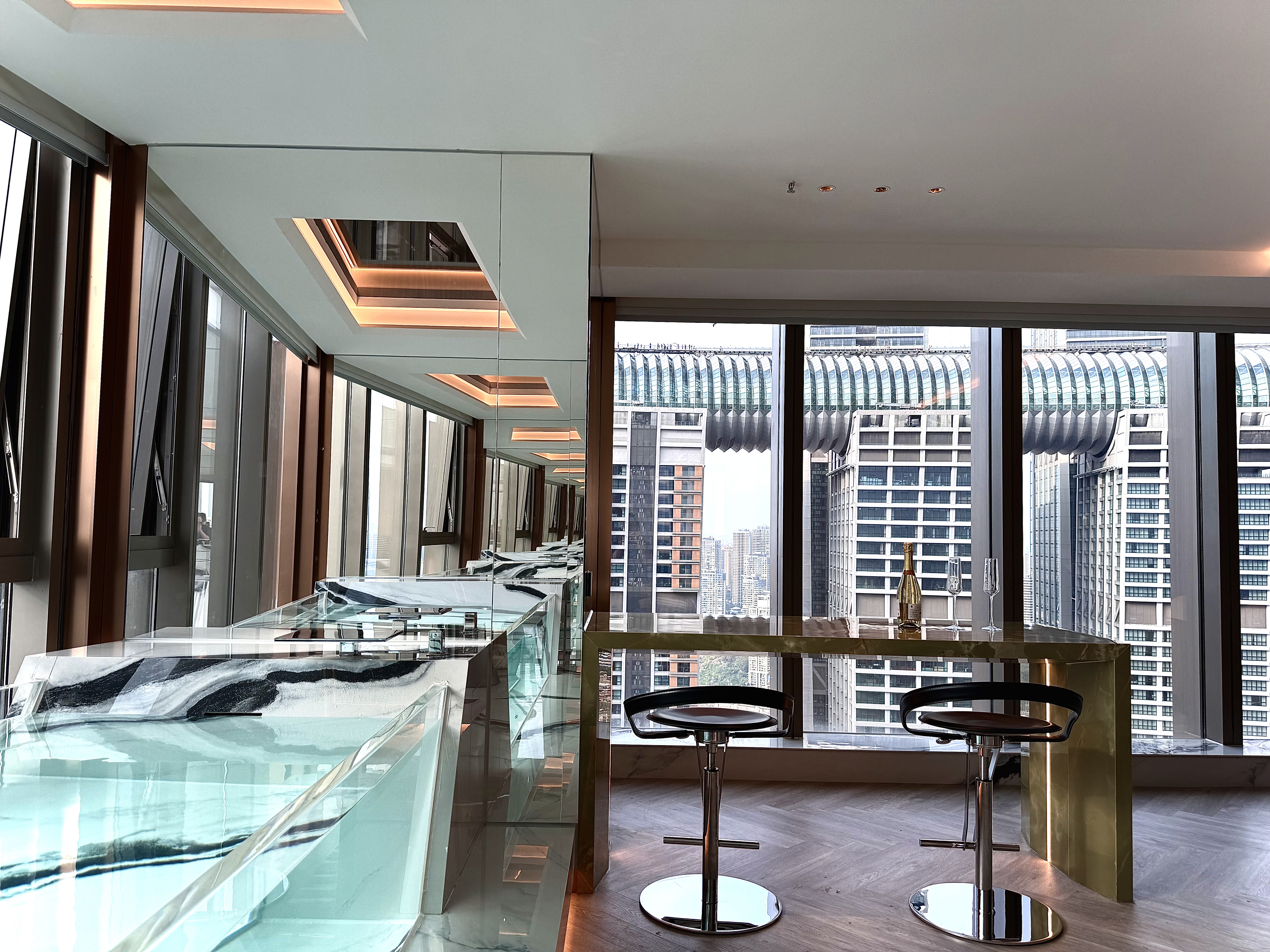 270度水晶横廊江景汤池跃层双卧套房PLUS