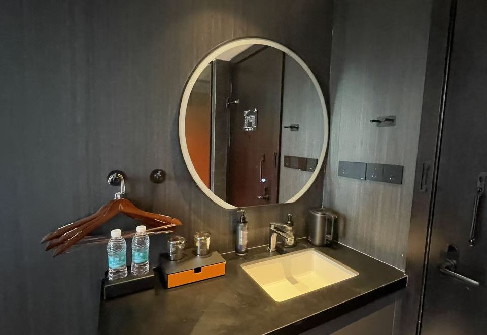 DOALAND S Hot Spring Hotel (Tengchong Main Urban Area Yuquanyuan) Lie-in Bliss Room | Cozy Double Bed (Non-Smart)