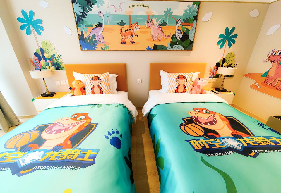 Bejing Yanqing Alpine Skiing Resort HotelSpatio Temporal Dragon Knight Themed - Quadruple Beds Room