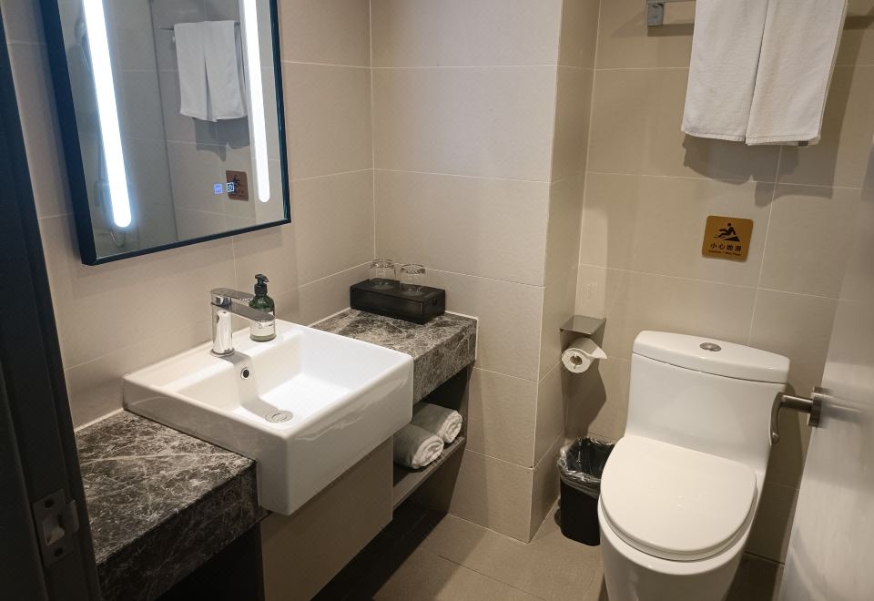 Homeinn Selected Hotel (Yibin Changning High-Speed Railway Station)2-bed Room