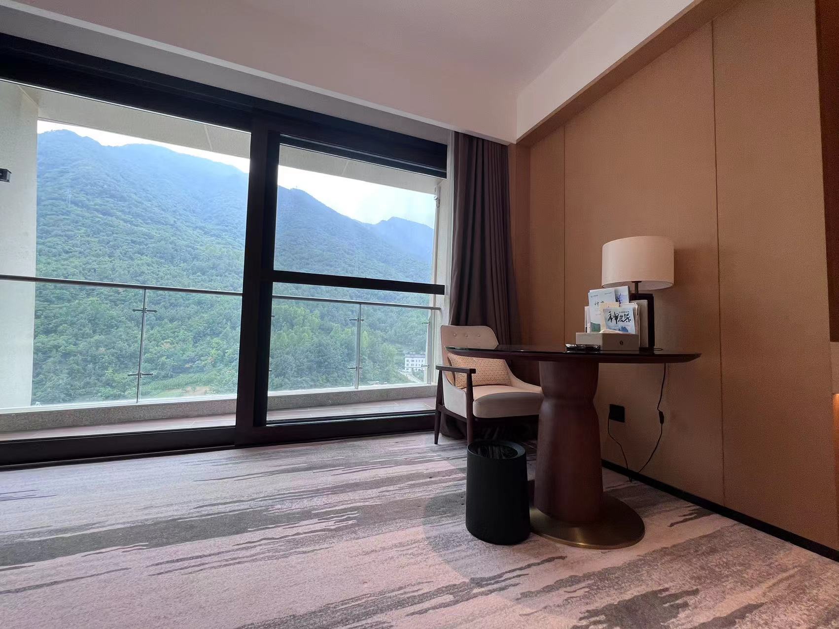 无烟大床房（小度语控+智能马桶+乳胶睡枕+保险箱）