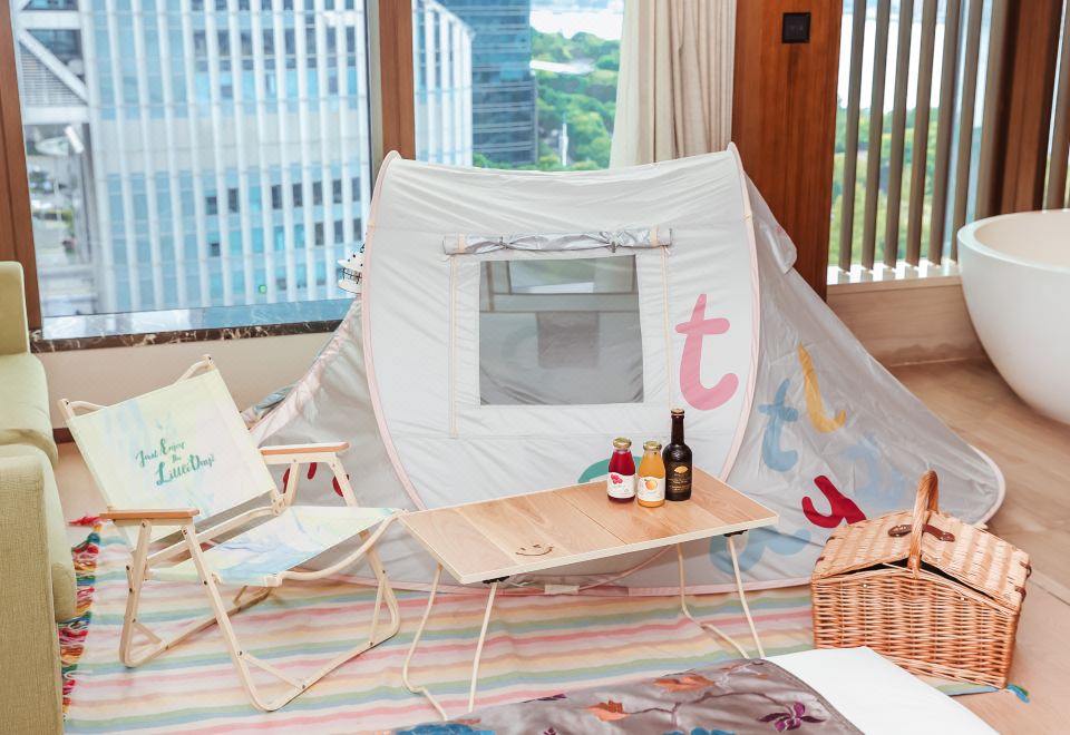 Mandarin Oriental Pudong ShanghaiGlamping Themed Room · Delightful MOment