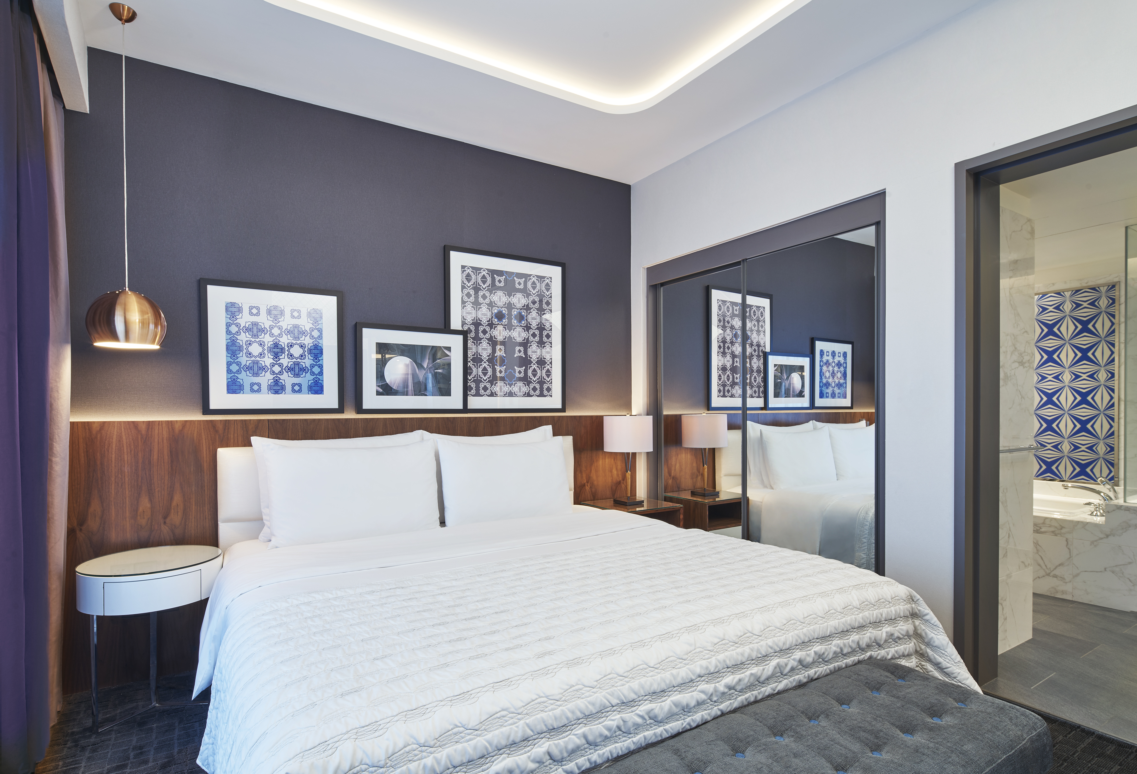 露台套房，一卧室套房，一張特大床，露台