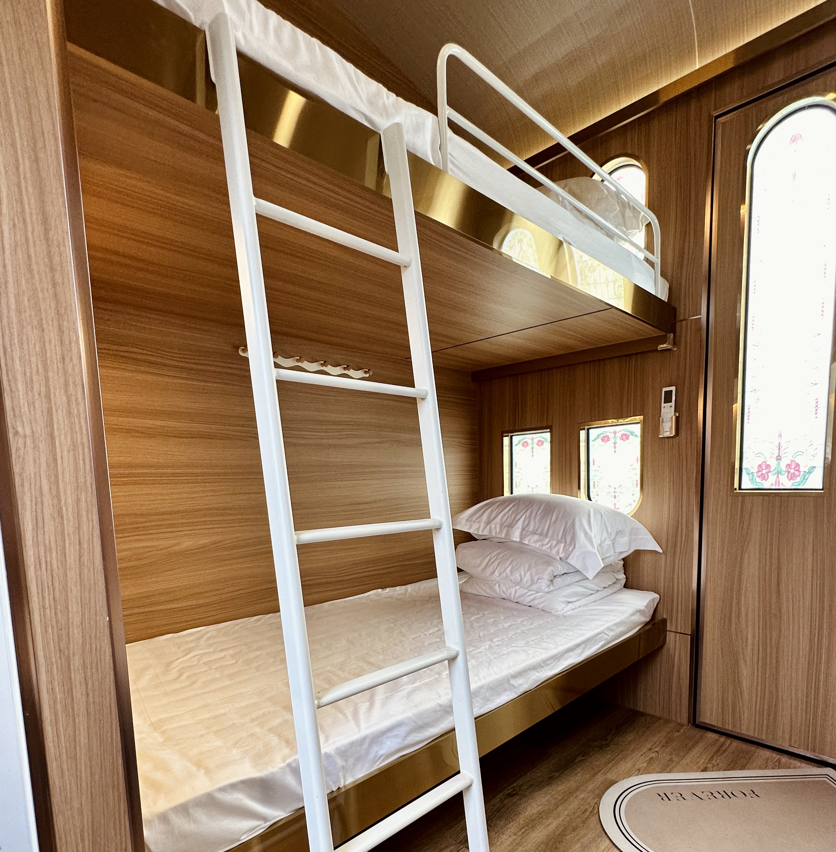 火车亲子三人间