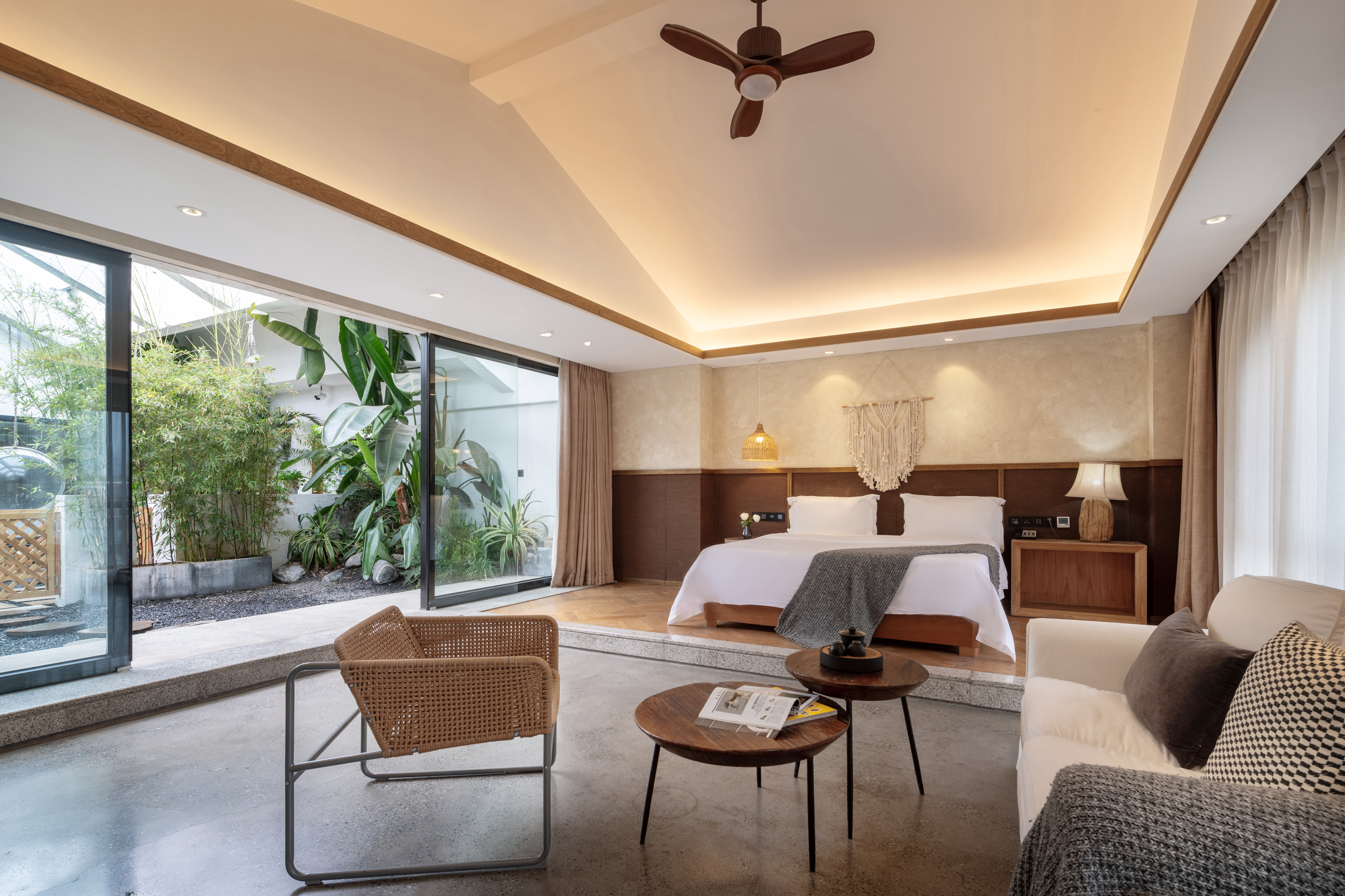 花园泡池大床房