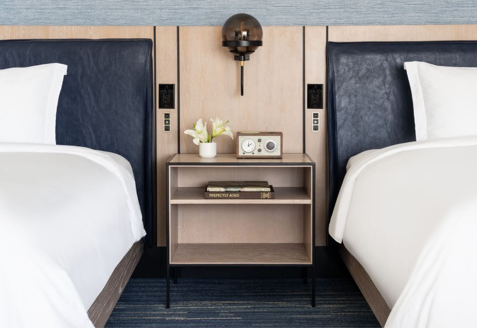 塔楼转角客房，双大床，高尔夫球场景观，带阳台