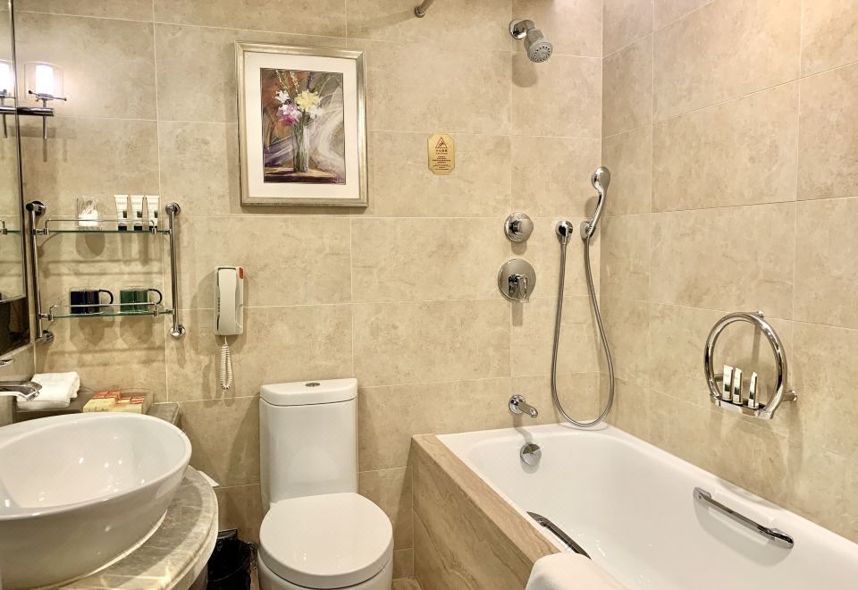 城市景·荷里活家庭套房·特大床-含梳化床+盡享溫馨時光