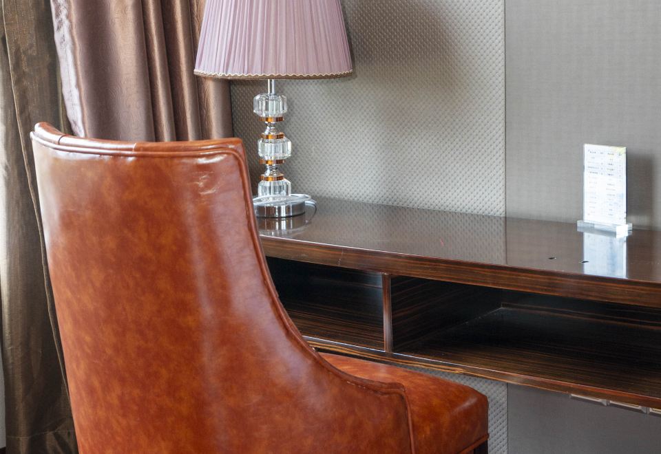 别墅湖景大床房