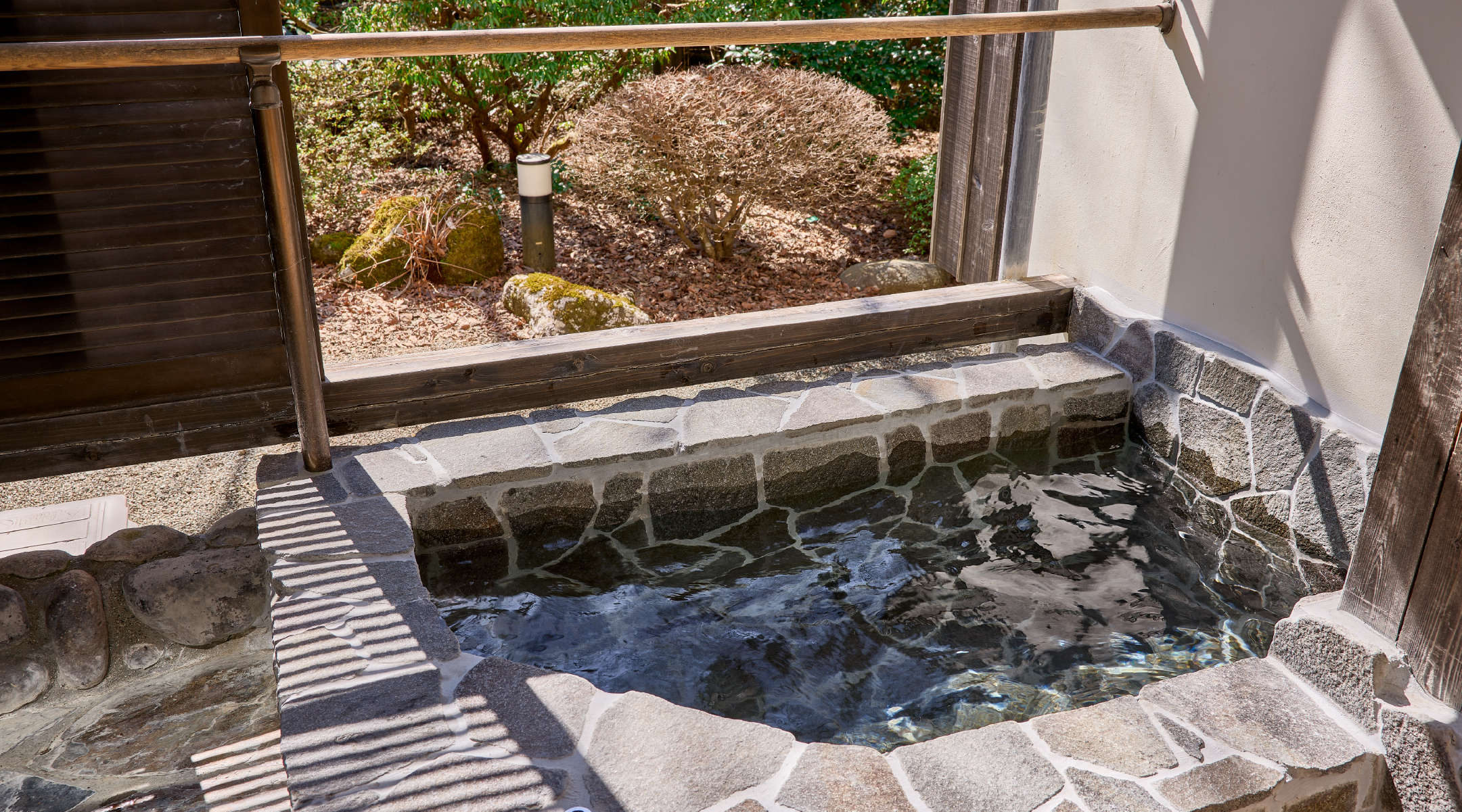 Sengokuhara Shinanoki Ichinoyu主楼一楼哇库哇库小童房（带露天浴池）