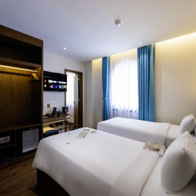 Fratello, City View, 1 Queen Bed & 2 Twin Beds With Window Roma Hotel Phu Quoc-Free Hon Thom Island Waterpark Cable Car優惠