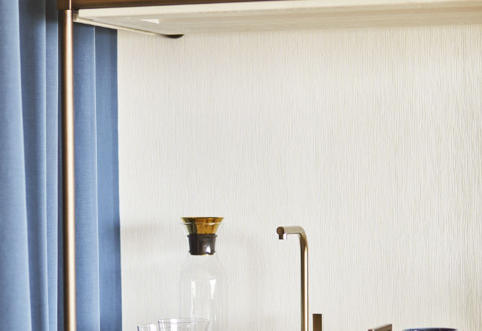 全景客房，配备 2 张双人床，可欣赏城市景观