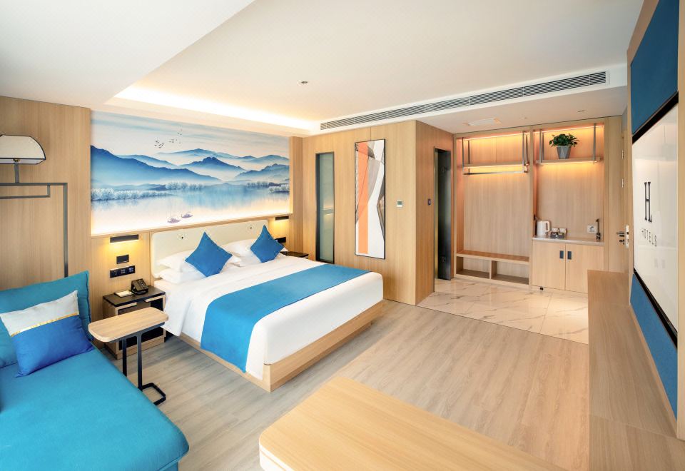 H Hotel (Chifeng Municipal Government High-speed Railway Station)Smart Executive Suite